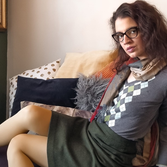 Meet your Posher, Alexia - Picture 1 of 1